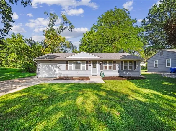 7007 Woodward St, Overland Park, KS 66204