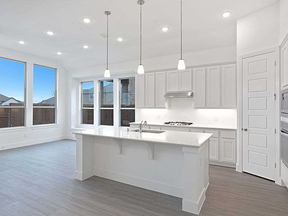 4th image of 1633 Snowdrop Dr