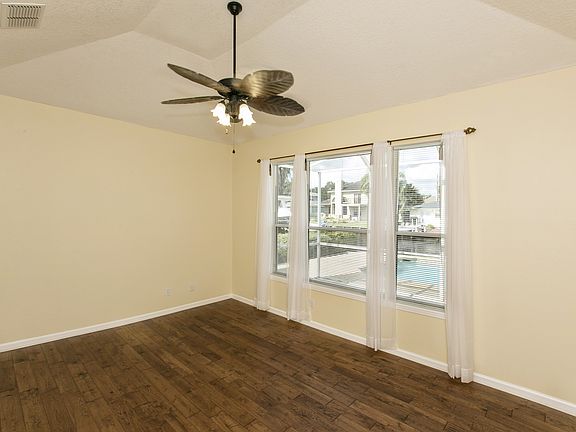 4th image of 4402 Seabreeze Dr