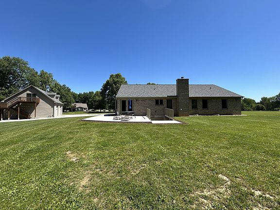 3rd image of 3591 Lake Meadow Dr