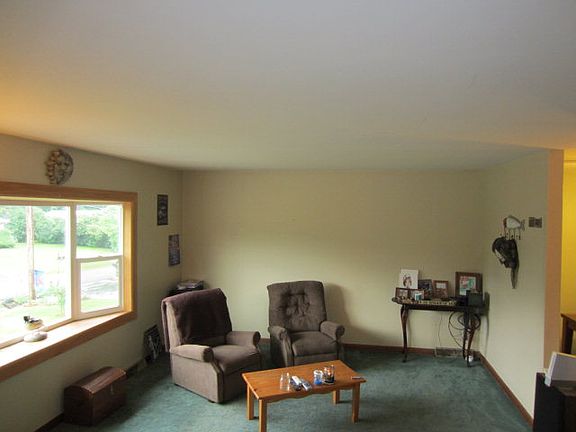 3rd image of 27 Shamrock Dr