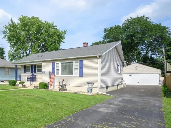 105 N Chase Ave, Bartlett, IL 60103