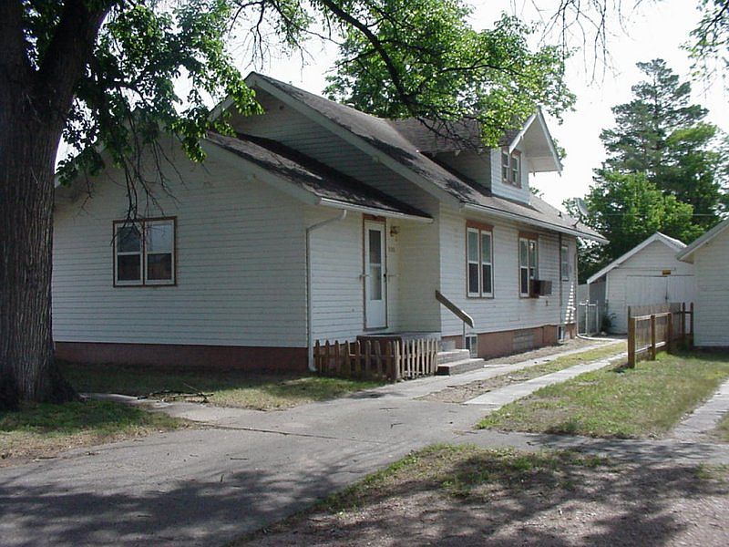 1st image of 305 W 4th St