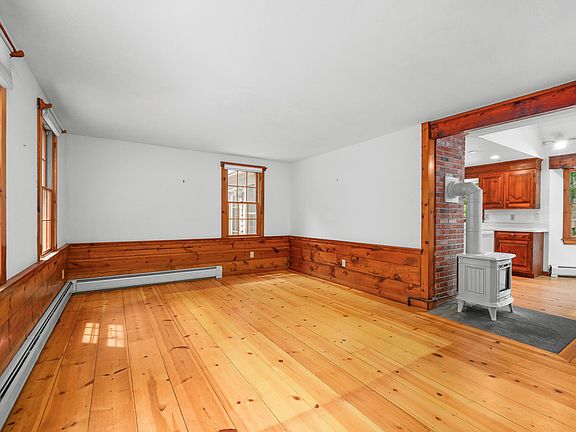3rd image of 325 Braggs Lane