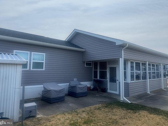 4th image of 42 Lantern Ln #11681