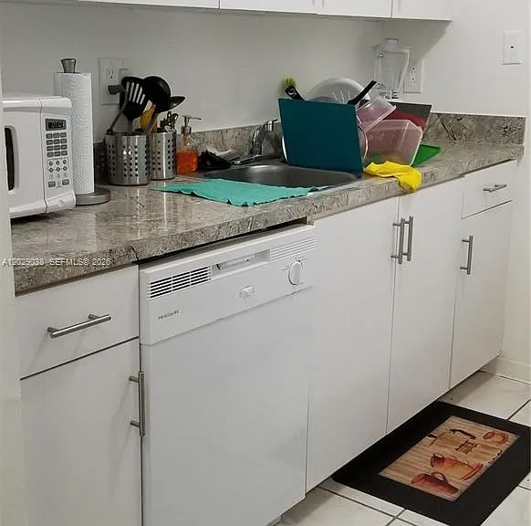 14201 N Kendall Dr #212-D — Photo 2