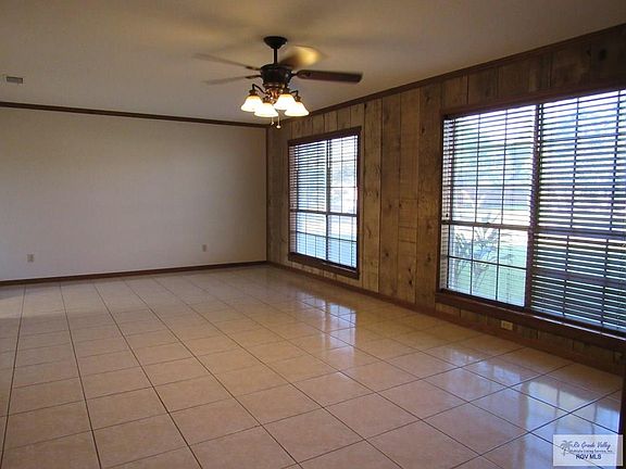 4th image of 120 Edgewater Cir
