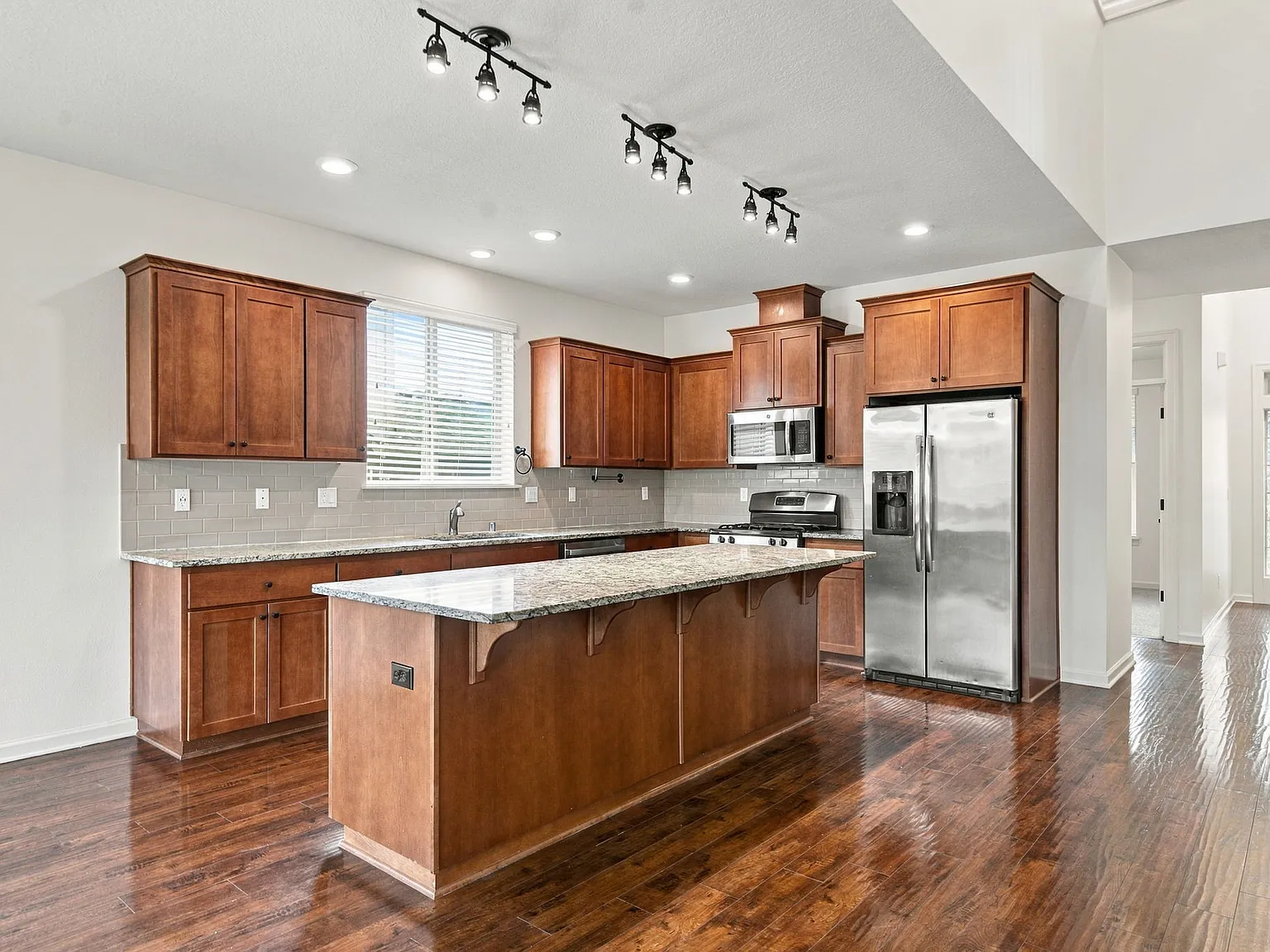 3 bed, 2.5 bath, 2613 sqft, $3,190 — Photo 3