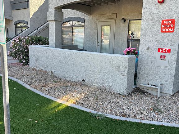 Front large private patio