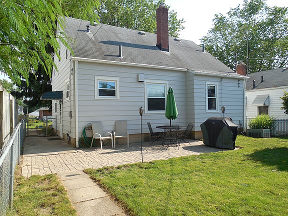 3rd image of 430 E Jeffrey Pl