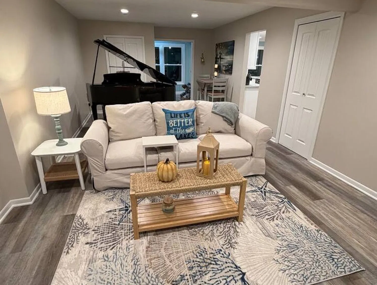 3 bed, 2.0 bath, 2012 sqft, $3,813 — Photo 3