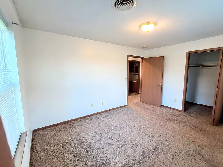 950 N Larson St — Photo 12