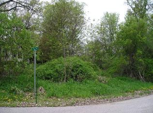 W Riverside Dr, Mchenry, IL 60050