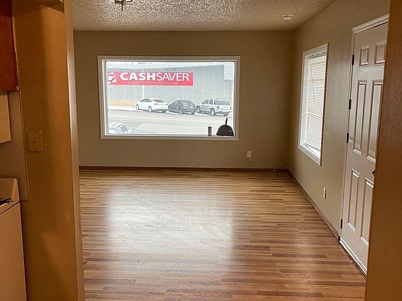 2nd image of 522 E Broadway Ave