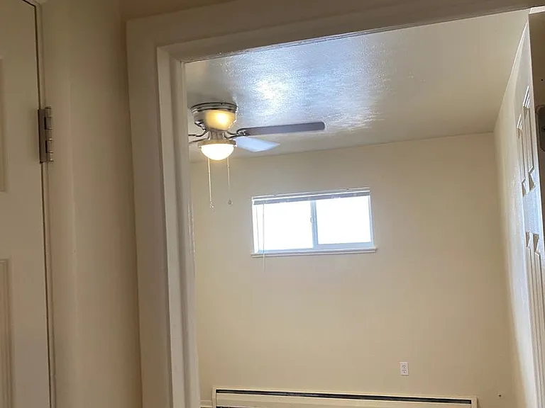 Central location | Lots of natural light — Photo 10