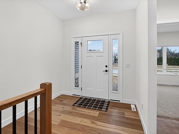 4th image of 5617 Glorious Drive