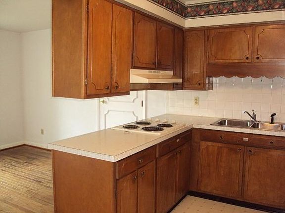 4th image of 122 Shawnee St