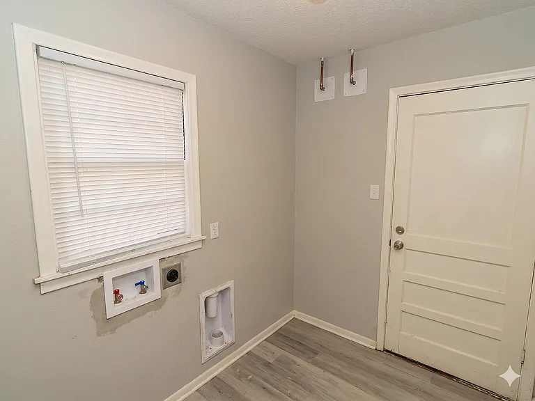 416 W Spring Dr — Photo 15