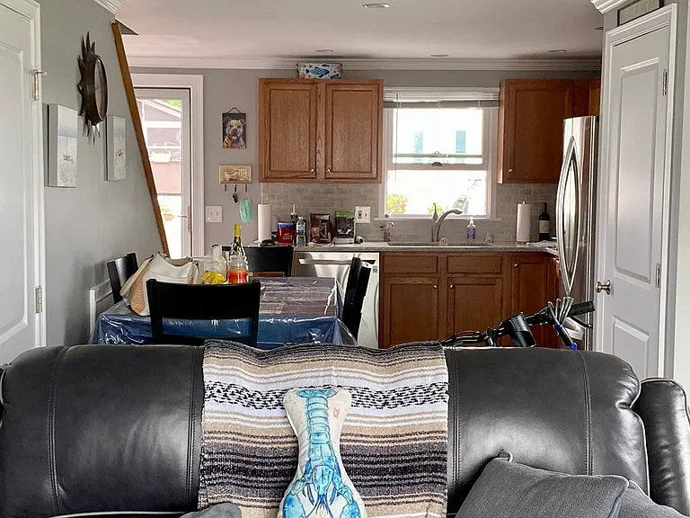 18 Tuttle Ave #1 — Photo 6