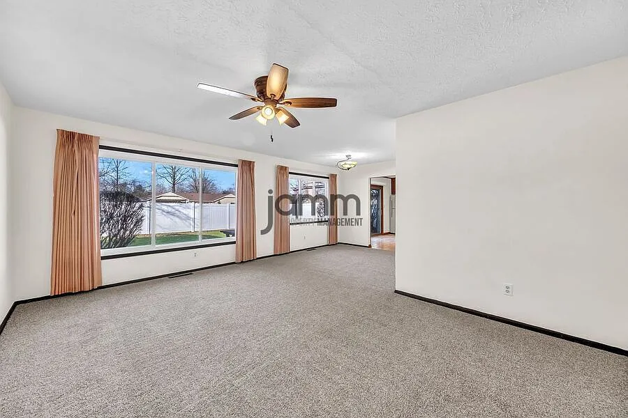 Gorgeous Home in North Ridgeville! — Photo 2