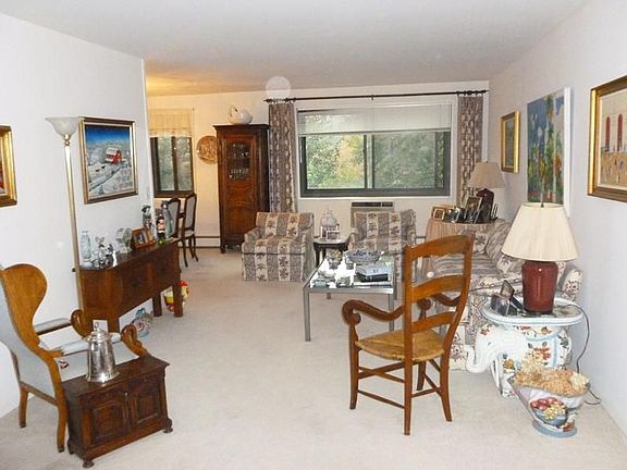 Beautiful and spacious 2 bedroom, 2 bath unit.