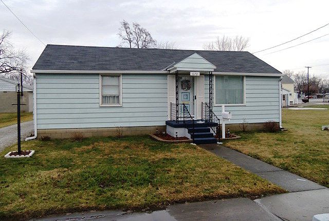 1st image of 670 E Farming St
