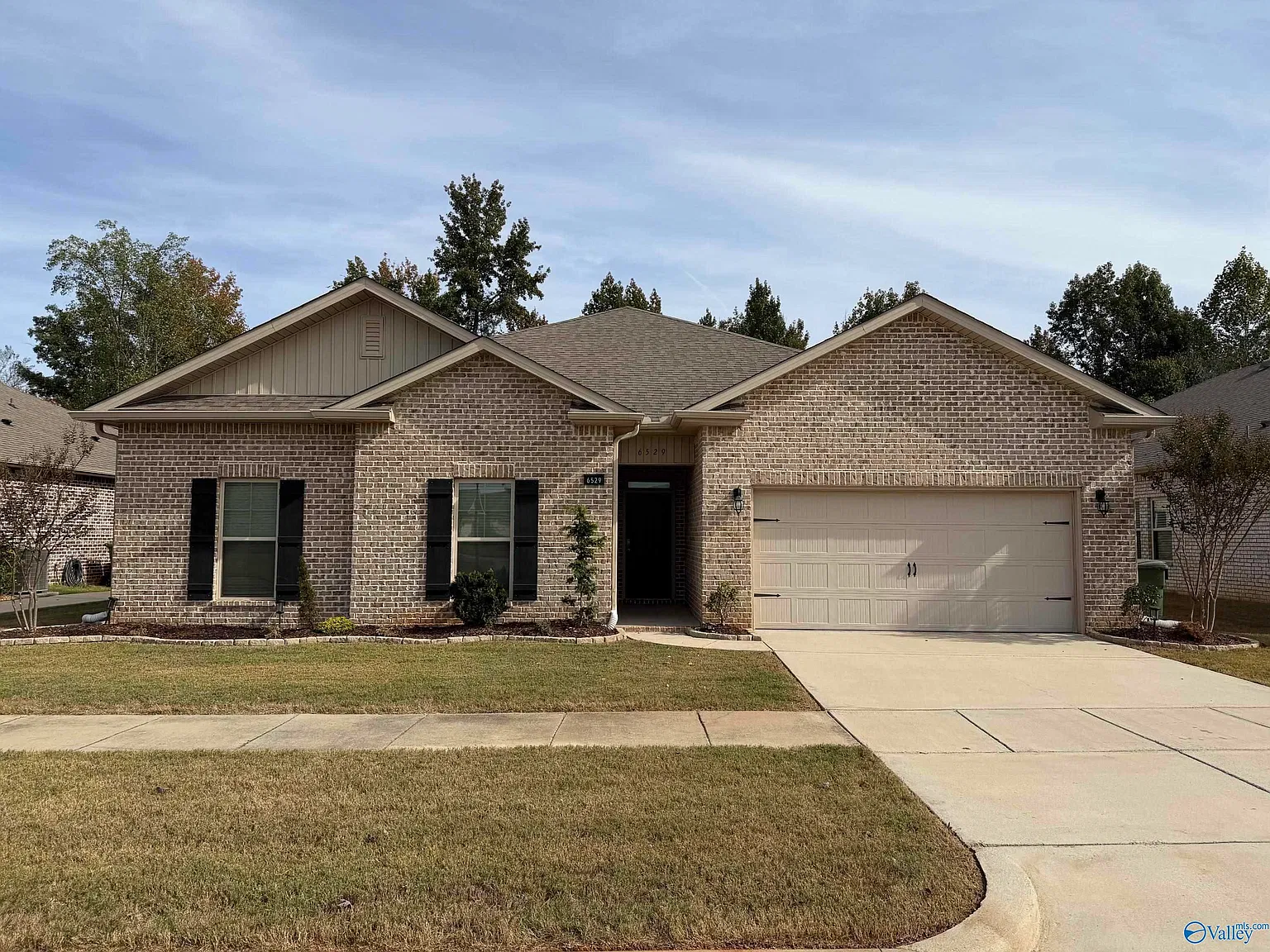 4 bed, 2.0 bath, 2137 sqft, $2,150 — Photo 1