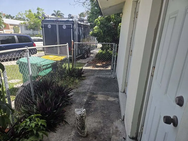 205 SE 7th St — Photo 10