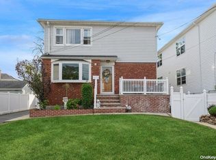 111 Franklin St, East Rockaway, NY 11518