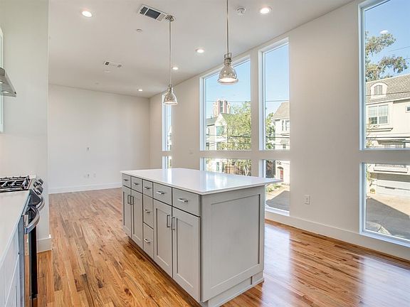 2nd image of 4426 Cabell Dr #1005