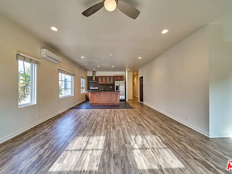 614 N Genesee Ave — Photo 32