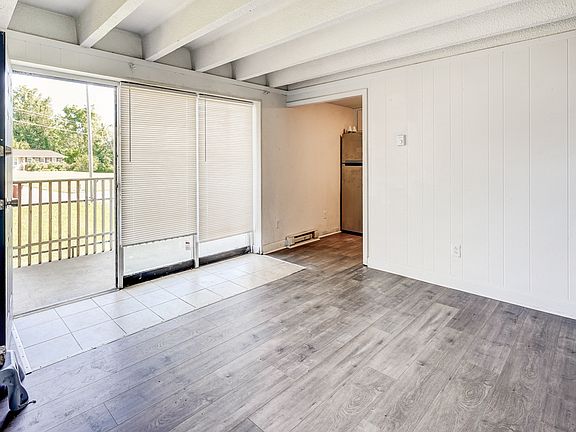 4th image of 2801 W Walnut St APT 4