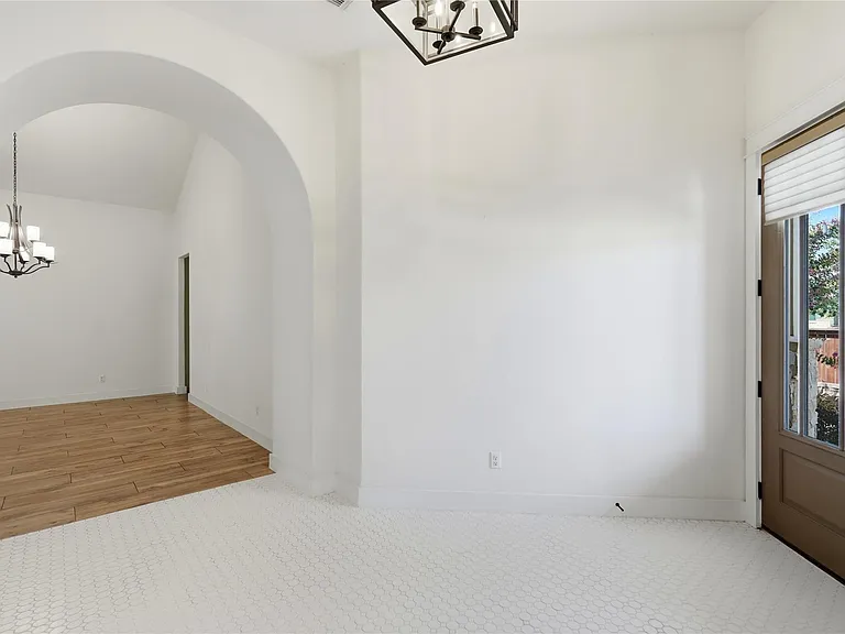 70 Santa Maria St — Photo 12