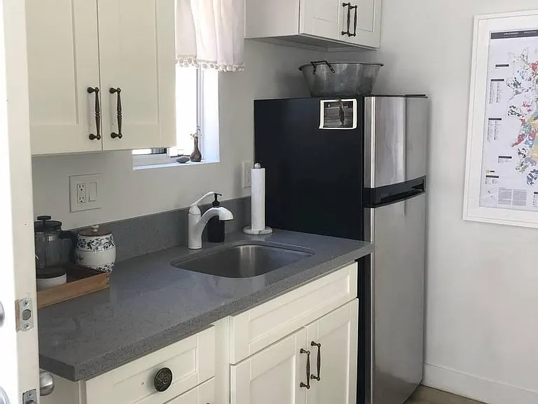 1086 W Edgeware Rd — Photo 13