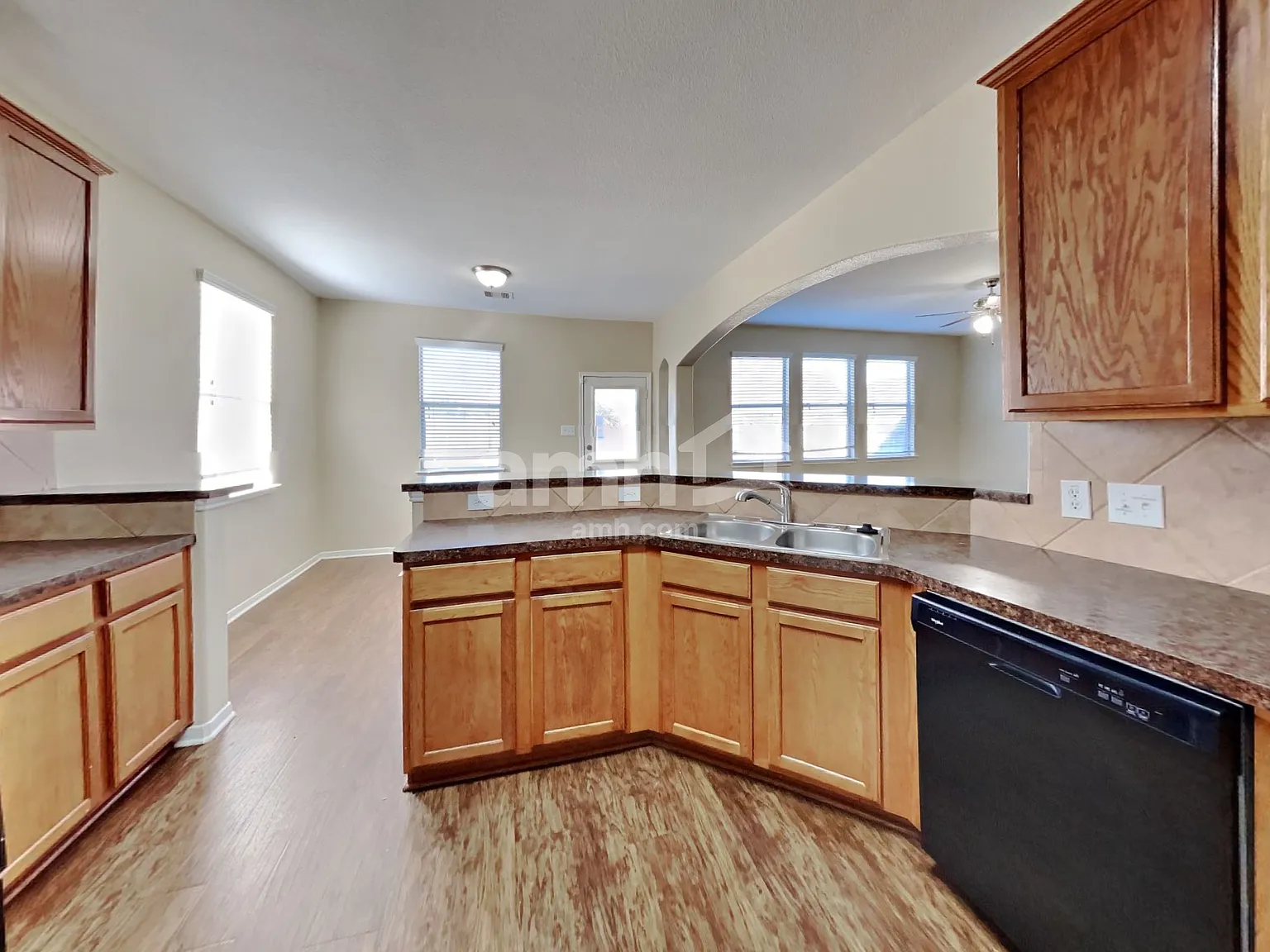 4 bed, 2.5 bath, 2131 sqft, $2,300 — Photo 4