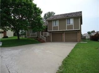 6911 E 143rd Ct, Grandview, MO 64030