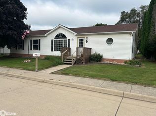 908 2nd St NE, Hampton, IA 50441