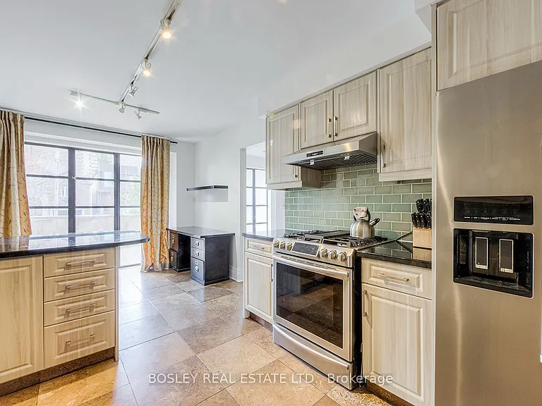 98 Sherwood Ave — Photo 12