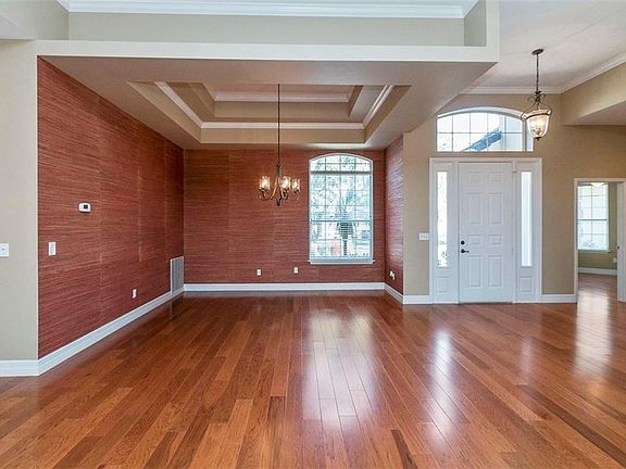 2nd image of 10728 Woodchase Cir