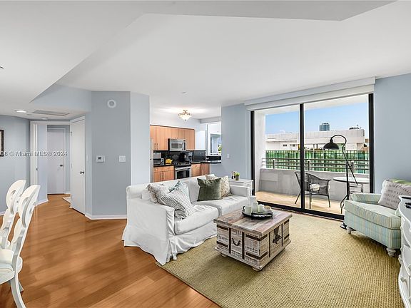 3rd image of 1330 West Ave APT 1806