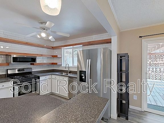 4th image of 4018 Goldenrod Dr