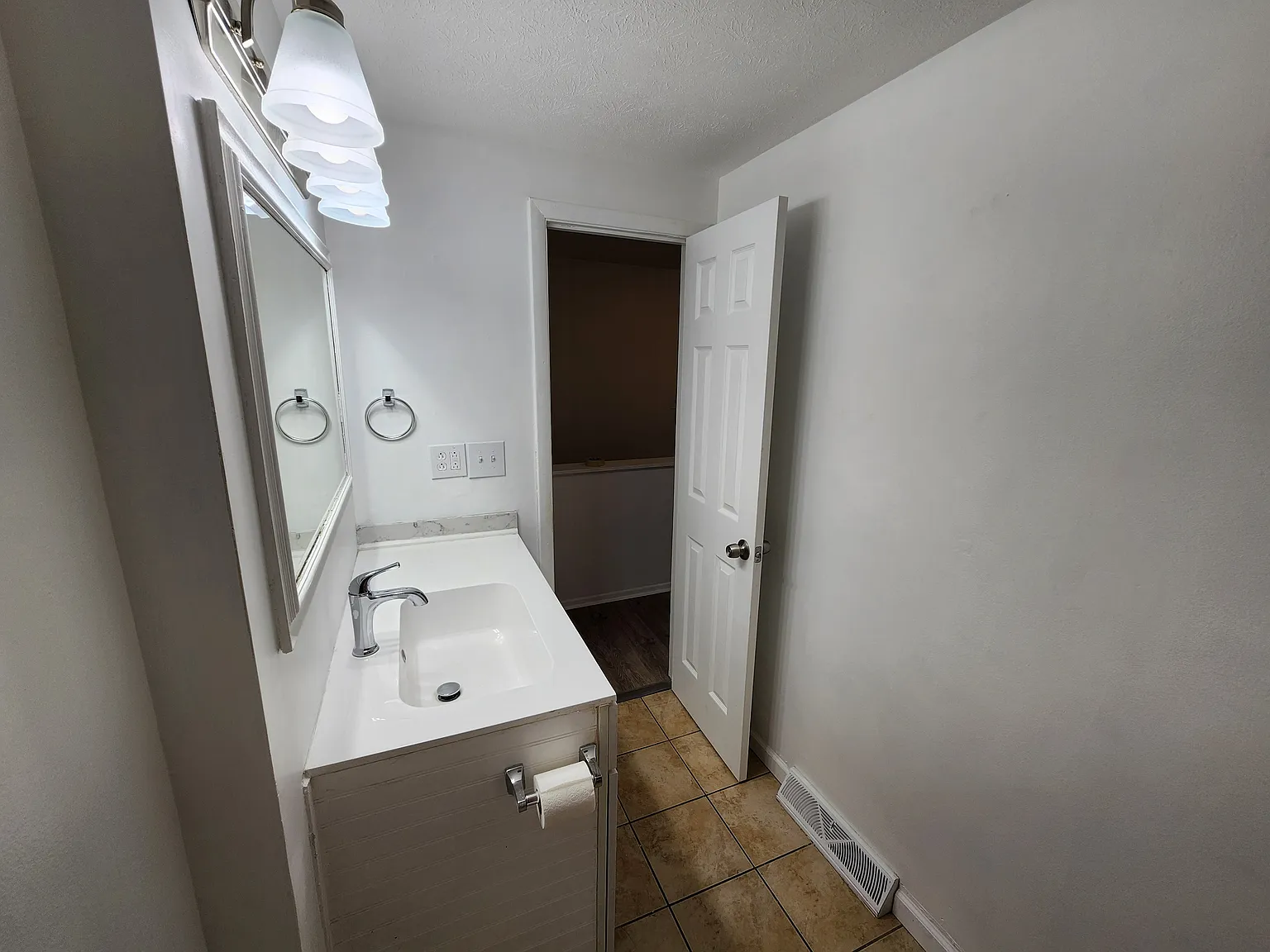 2 bed, 1.5 bath, 1116 sqft, $1,650 — Photo 3