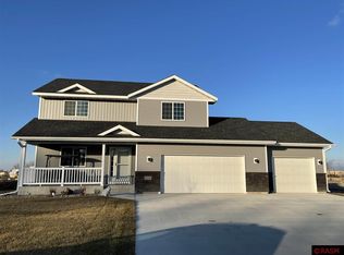 2032 Bluestem Dr, Mankato, MN 56001