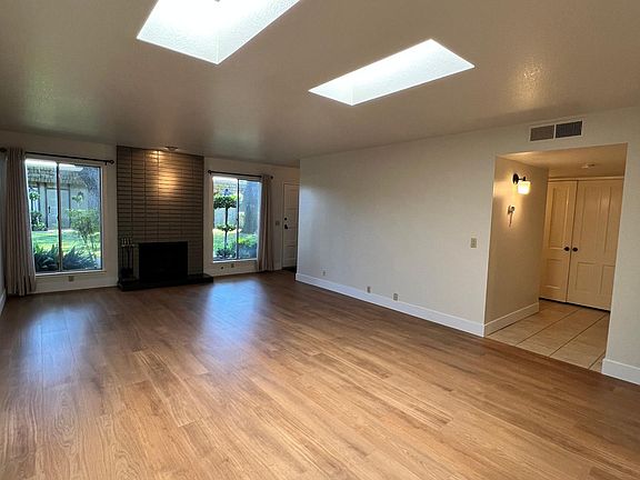 5th image of 3687 N Fruit Ave APT B
