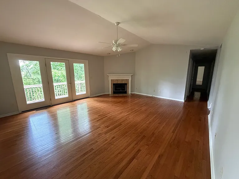 172 Mount Royal Dr — Photo 4
