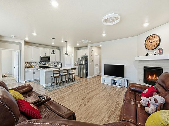 3rd image of 17952 Tree Sparrow Ave