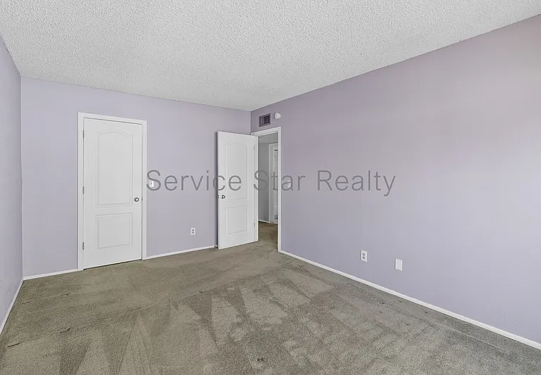10215 N 8th Pl — Photo 9