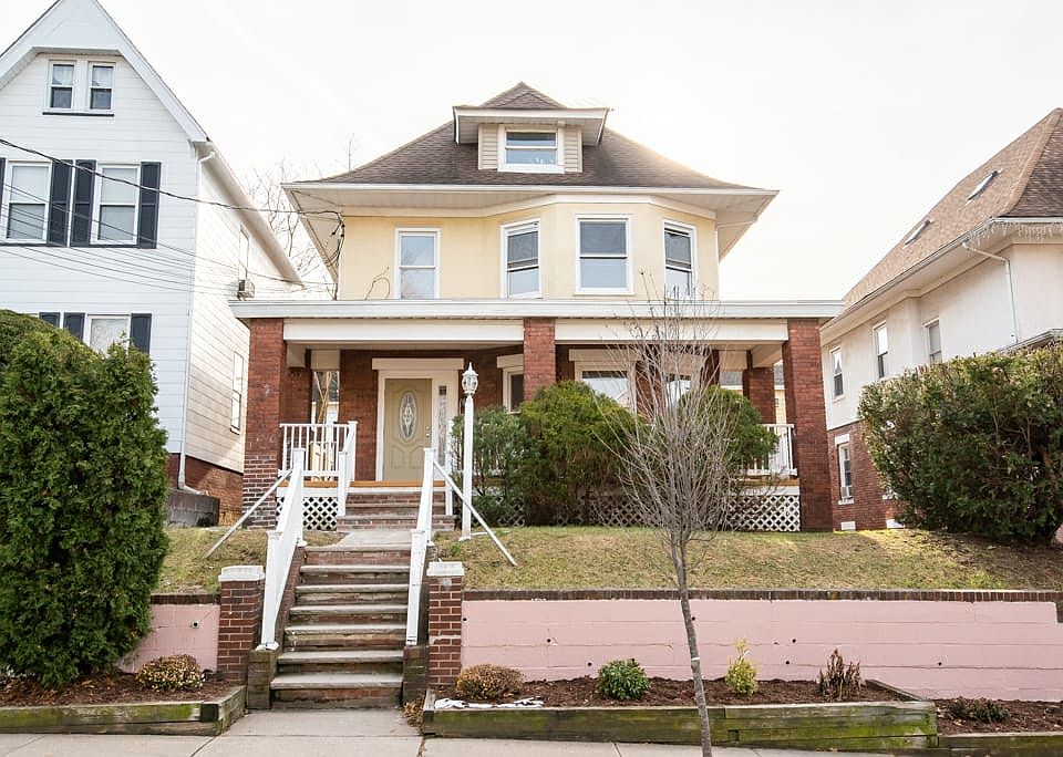 1st image of 61 Rossmore Pl