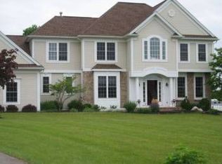 10 Parks Xing, Pittsford, NY 14534