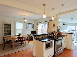 4 Friendship Pl, Newport, RI 02840